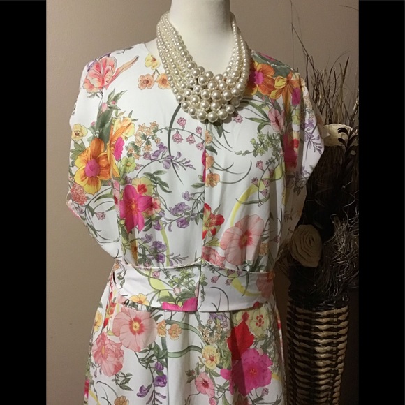 4th sale - Beautiful Dress - Picture 3 of 5